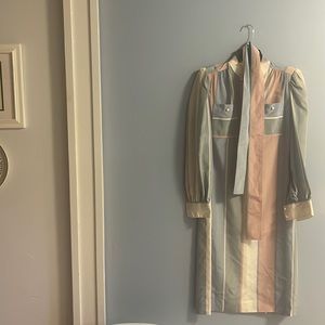 Gorgeous vintage Leslie Faye shirt dress. Blue and pink.
